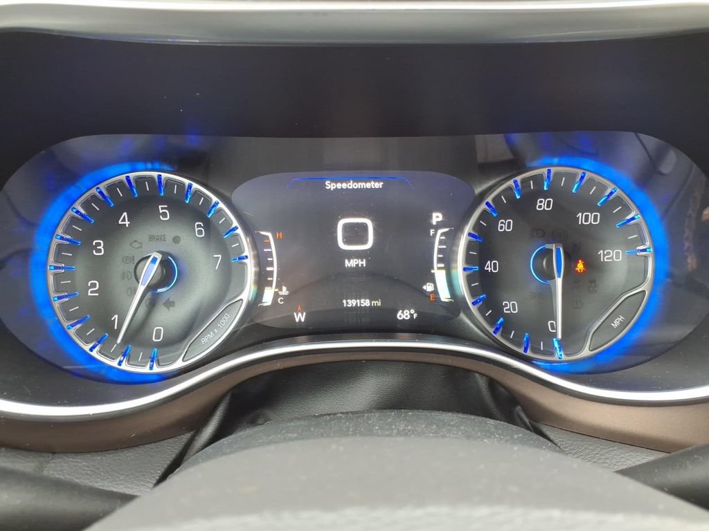 Used 2017 Chrysler Pacifica Touring-L Plus FWD image 22