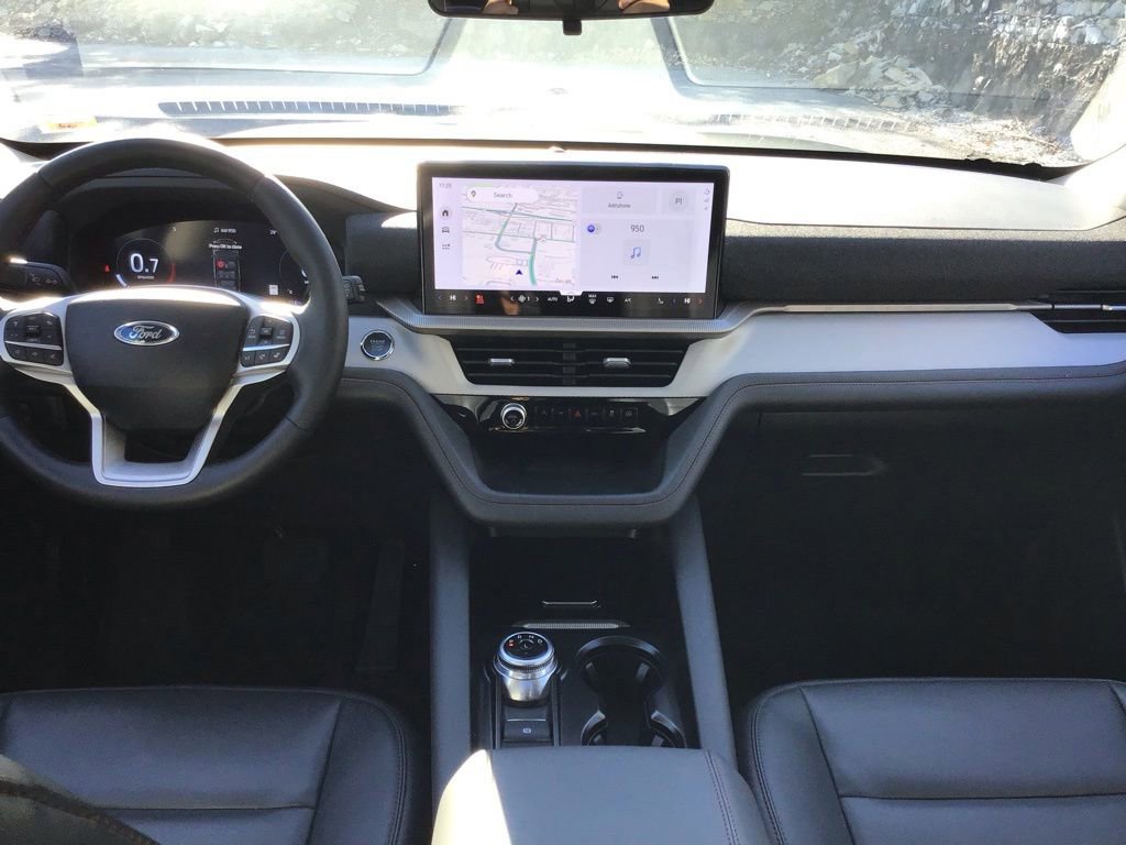 Certified 2025 Ford Explorer Active w/ Active Comfort Package image 14