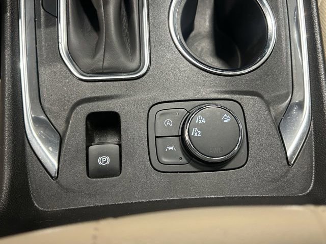 Used 2023 Chevrolet Traverse LS AWD/4WD image 3