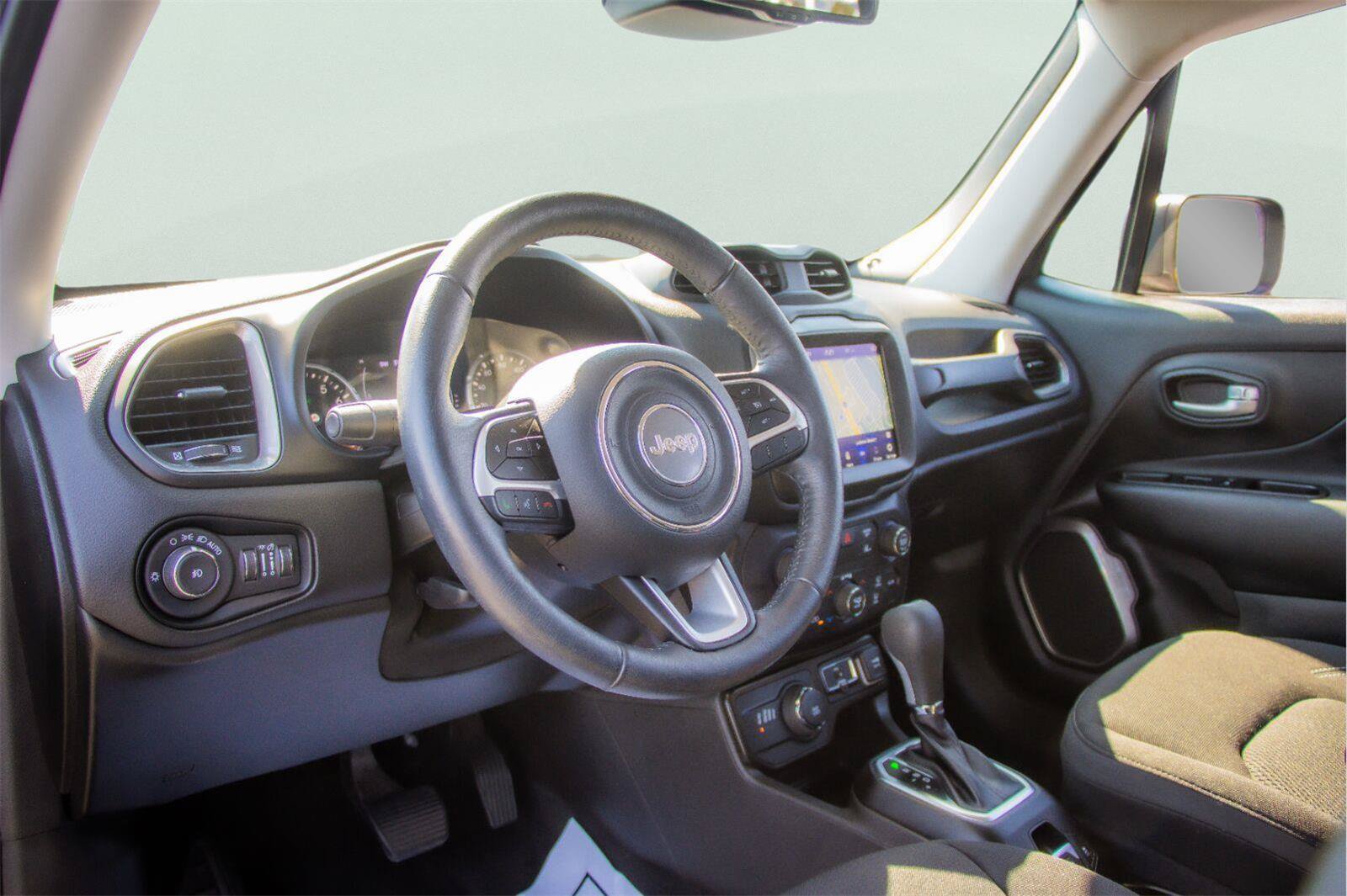 Used 2023 Jeep Renegade Latitude w/ Premium Group AWD/4WD image 6