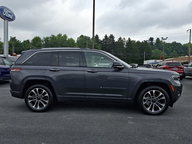Used 2022 Jeep Grand Cherokee Overland w/ Luxury Tech Group IV AWD/4WD image 7