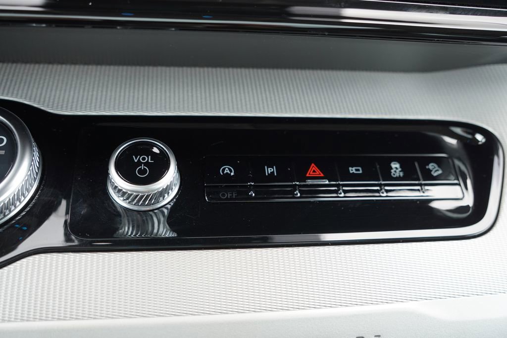 Certified 2025 Ford Expedition Active AWD/4WD image 33