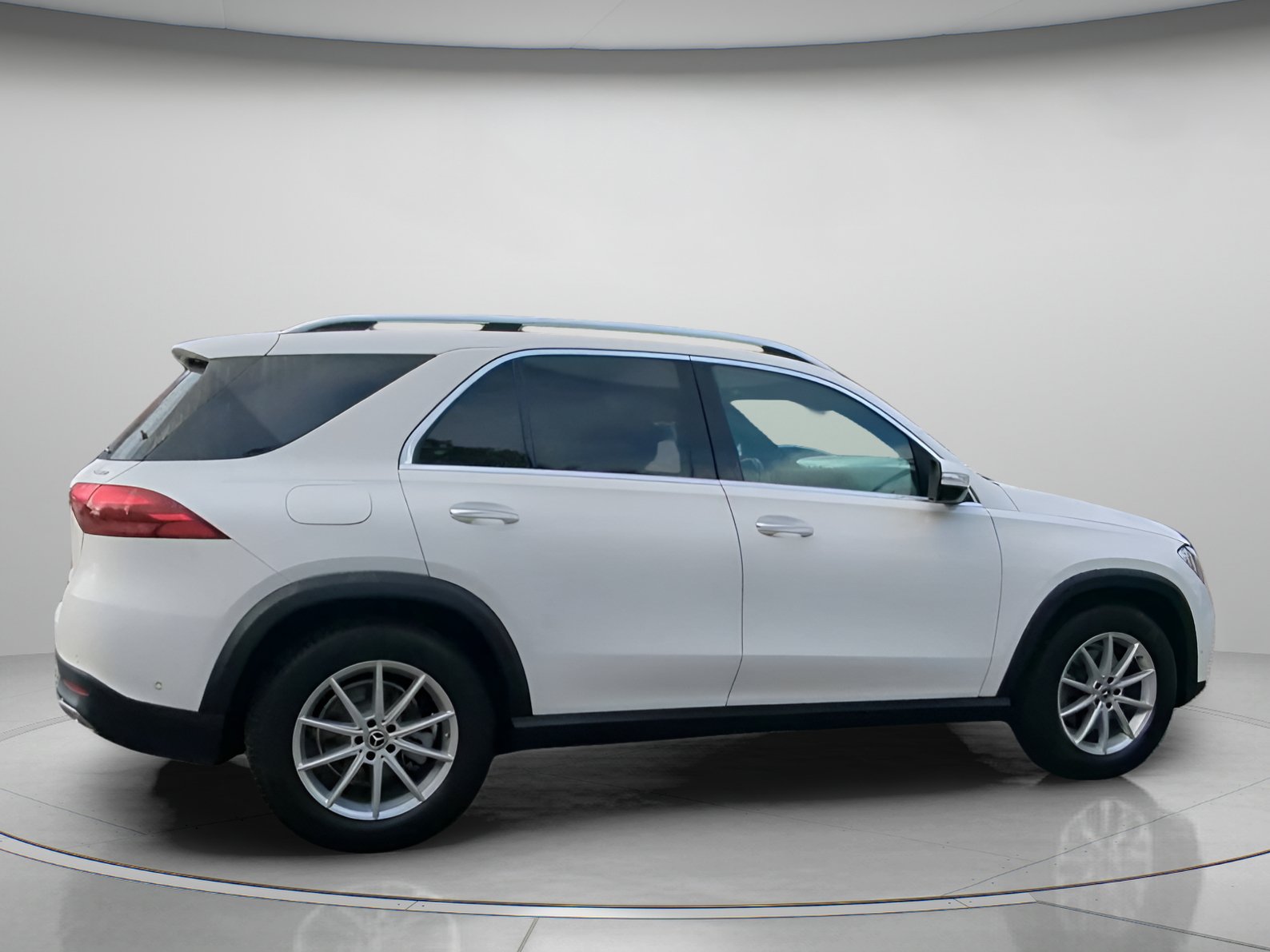 Used 2025 Mercedes-Benz GLE 350 4MATIC w/ Driver Assistance Package image 30