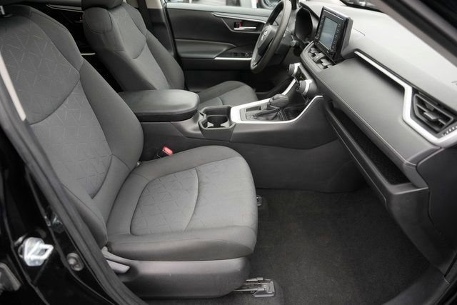 Used 2021 Toyota RAV4 XLE w/ Convenience Package image 19