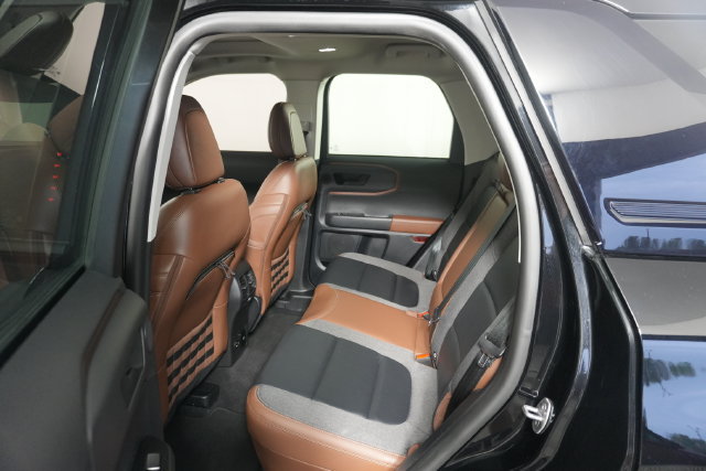 Certified 2023 Ford Bronco Sport Outer Banks w/ Tech Package AWD/4WD image 28