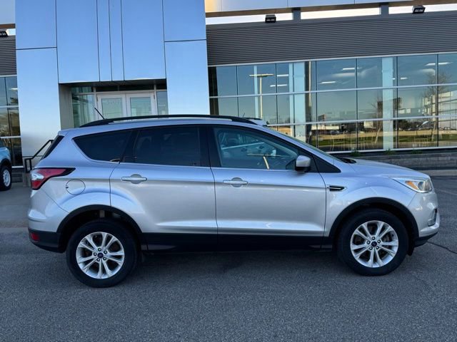 Certified 2018 Ford Escape SE w/ SE Sync 3 Package AWD/4WD image 4