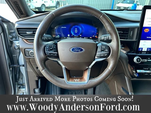 Certified 2022 Ford Explorer King Ranch w/ Premium Technology Package AWD/4WD image 9