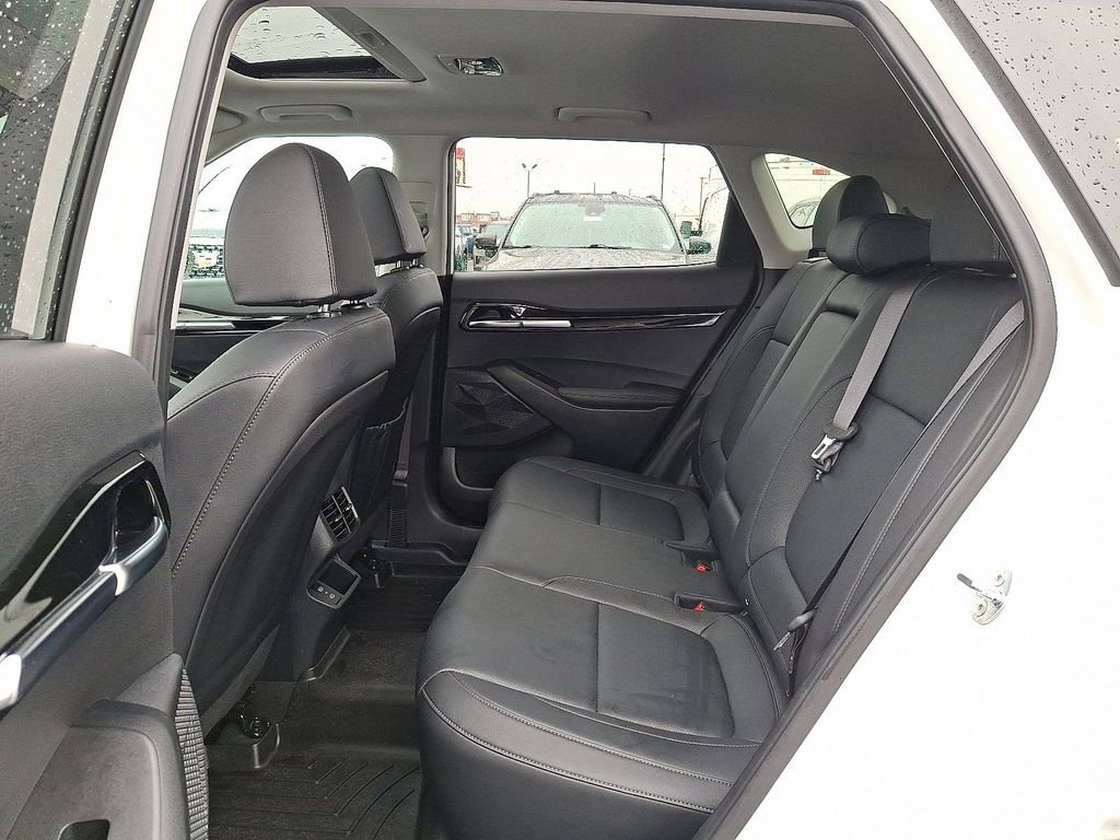Used 2024 Kia Seltos SX w/ SX Sunroof Package image 10