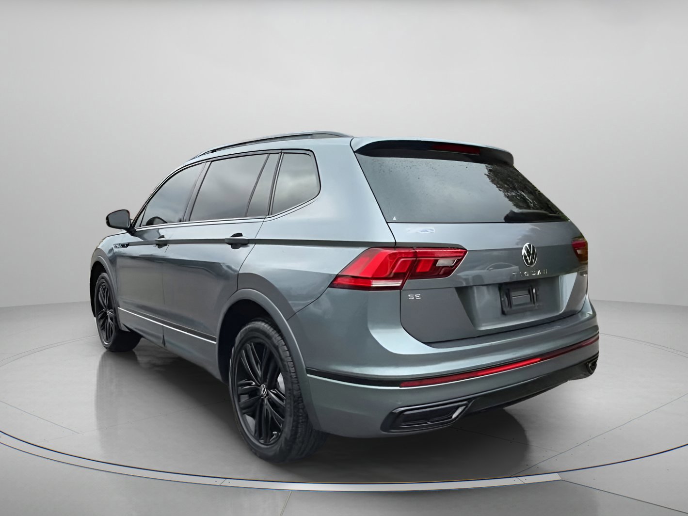 Used 2022 Volkswagen Tiguan SE R-Line image 14