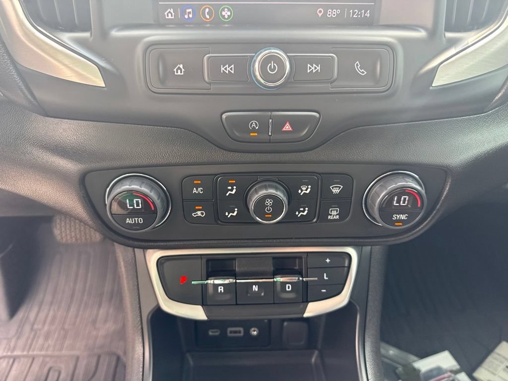 Used 2024 GMC Terrain SLE w/ Driver Convenience Package FWD image 25