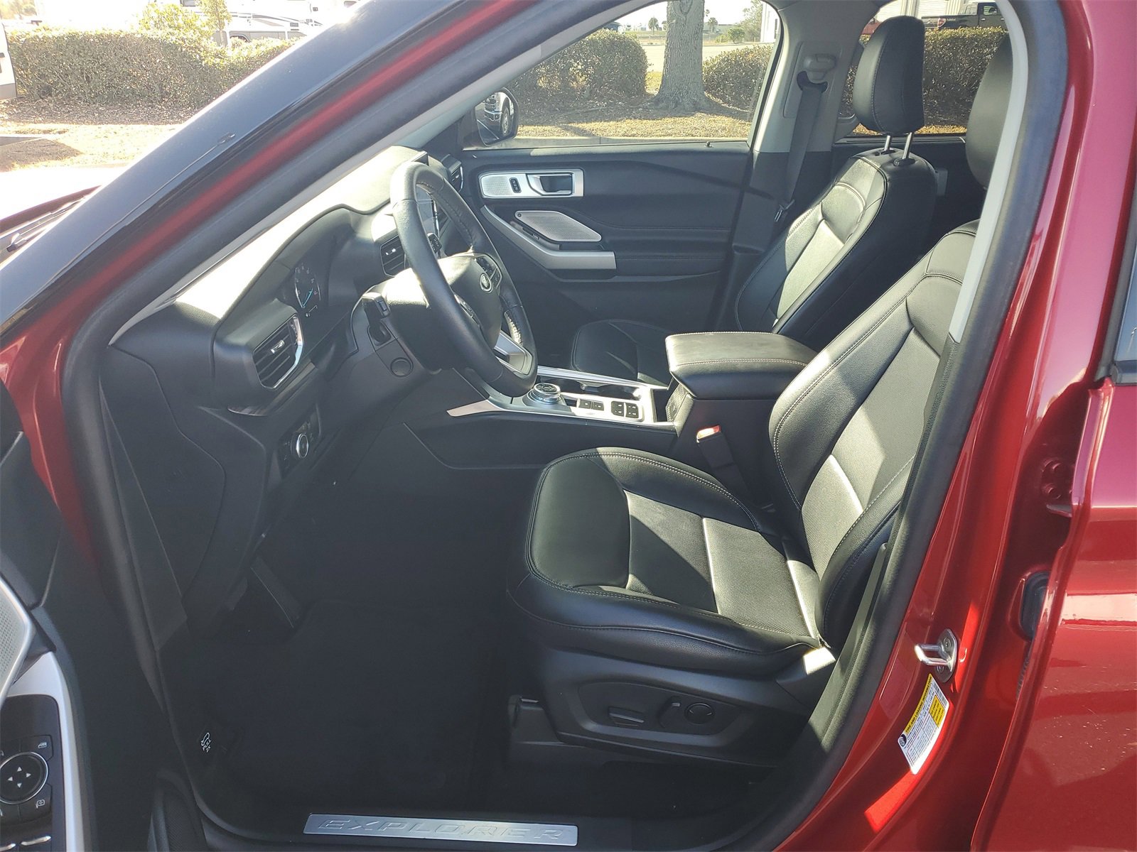 Certified 2024 Ford Explorer Limited w/ Limited Technology Package image 18