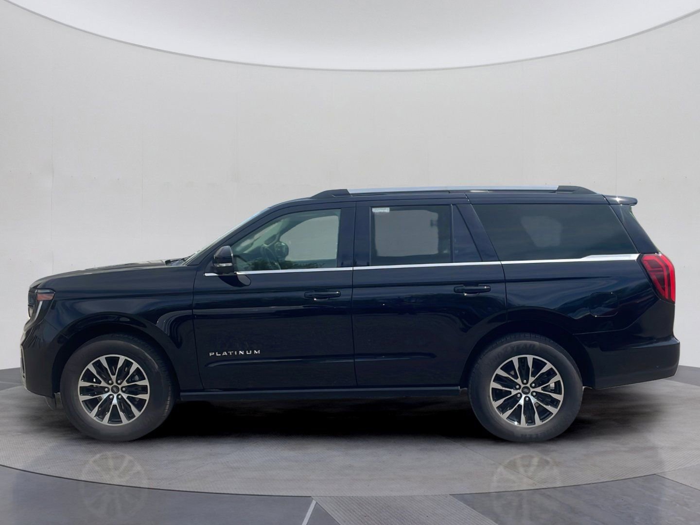 Certified 2025 Ford Expedition Platinum AWD/4WD image 2