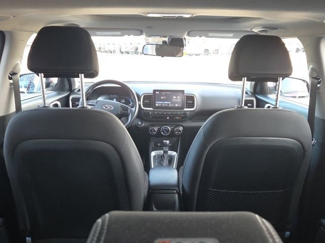 Used 2024 Hyundai Venue SEL image 10