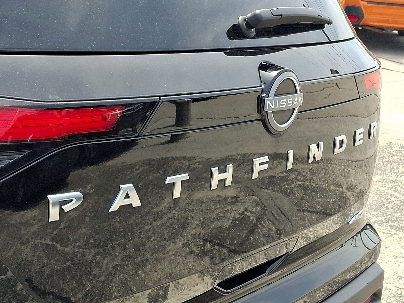 Used 2025 Nissan Pathfinder SV image 30