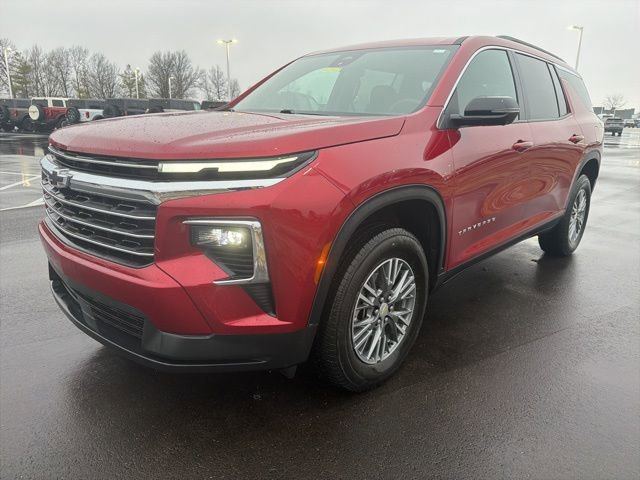 Used 2025 Chevrolet Traverse LT w/ Driver Confidence Package image 2