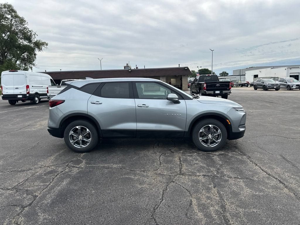 Used 2025 Chevrolet Blazer LT AWD/4WD image 4