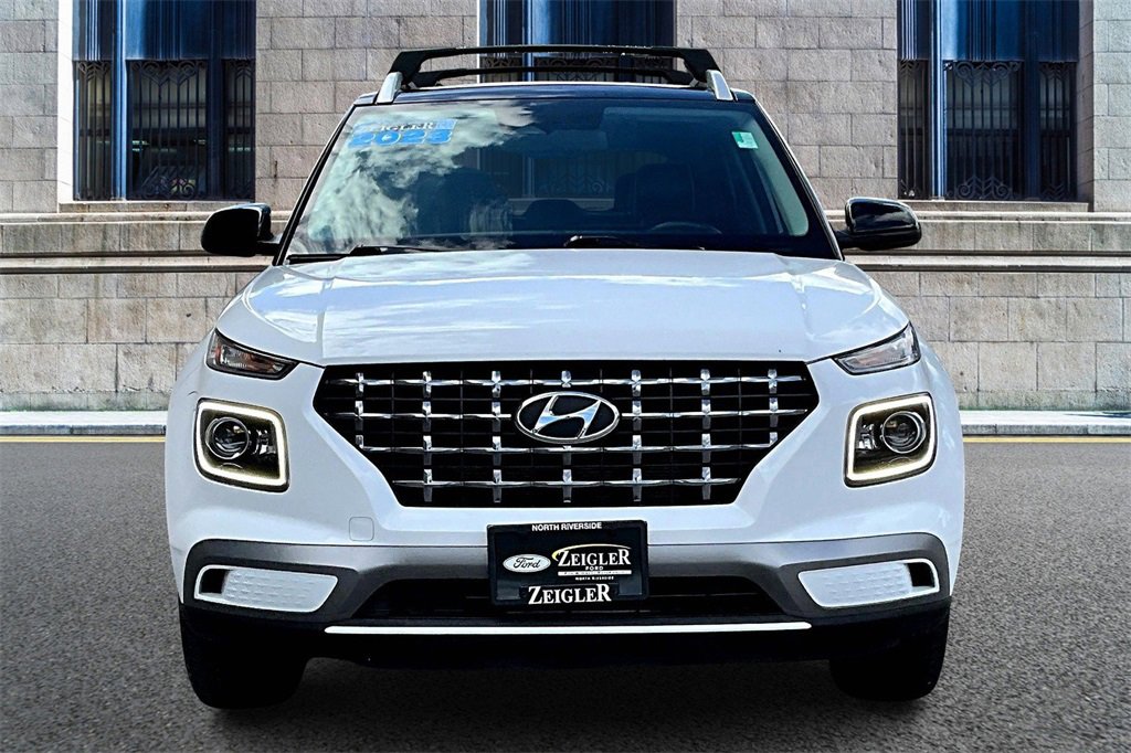 Used 2023 Hyundai Venue Limited image 3