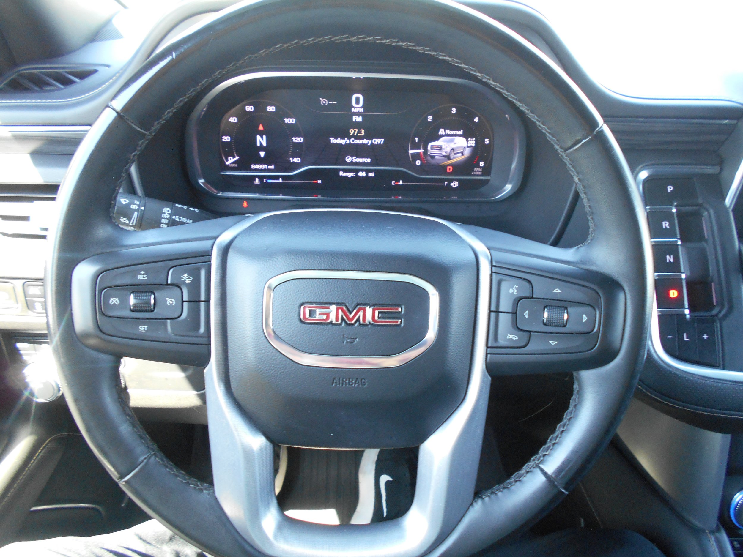 Used 2023 GMC Yukon XL SLT AWD/4WD image 14