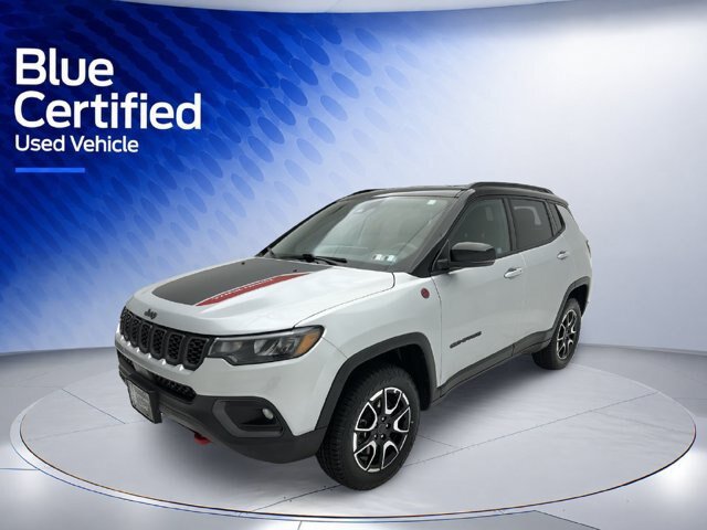 Used 2025 Jeep Compass Trailhawk AWD/4WD image 3