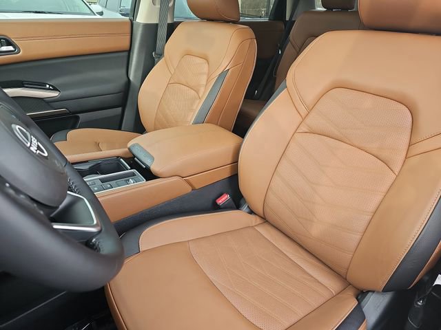 Used 2025 Nissan Pathfinder Platinum image 16