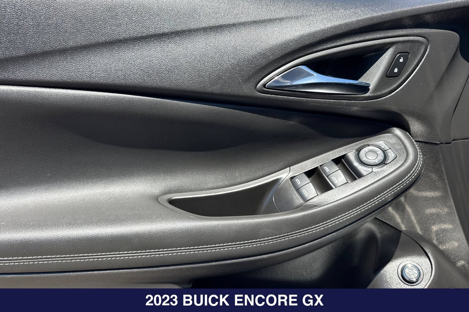 Used 2023 Buick Encore GX Select w/ Sport Touring Package FWD image 12