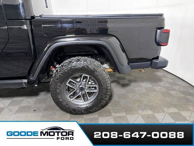 Used 2025 Jeep Gladiator Mojave w/ Convenience Group AWD/4WD image 5