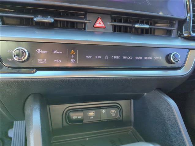 Used 2024 Kia Sportage EX image 12