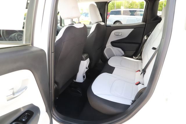 Used 2022 Jeep Renegade Latitude w/ Convenience Group AWD/4WD image 18