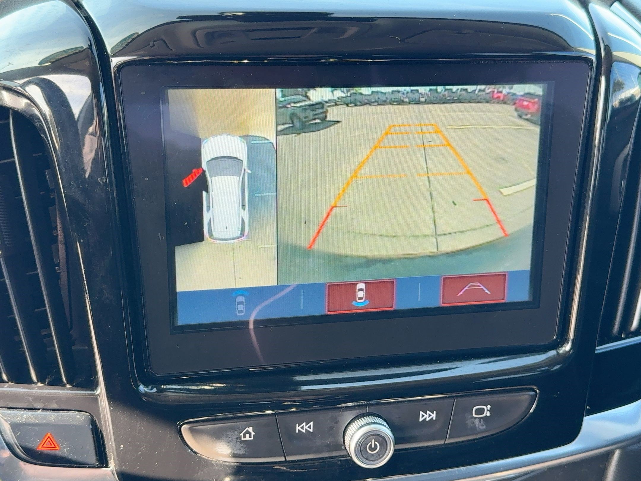 Used 2018 Chevrolet Traverse LT image 25