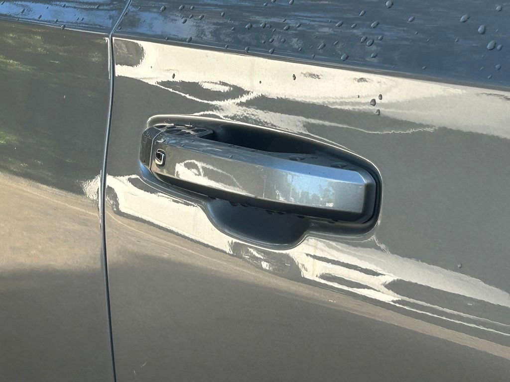 Used 2023 Chevrolet Suburban LT image 19