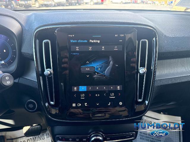 Used 2024 Volvo XC40 B5 Ultimate w/ Protection Package Premier image 18