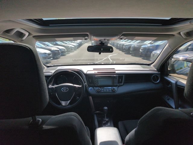 Used 2018 Toyota RAV4 XLE AWD/4WD image 27