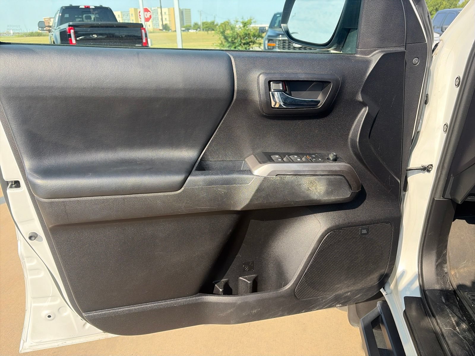 Used 2021 Toyota Tacoma Limited AWD/4WD image 15