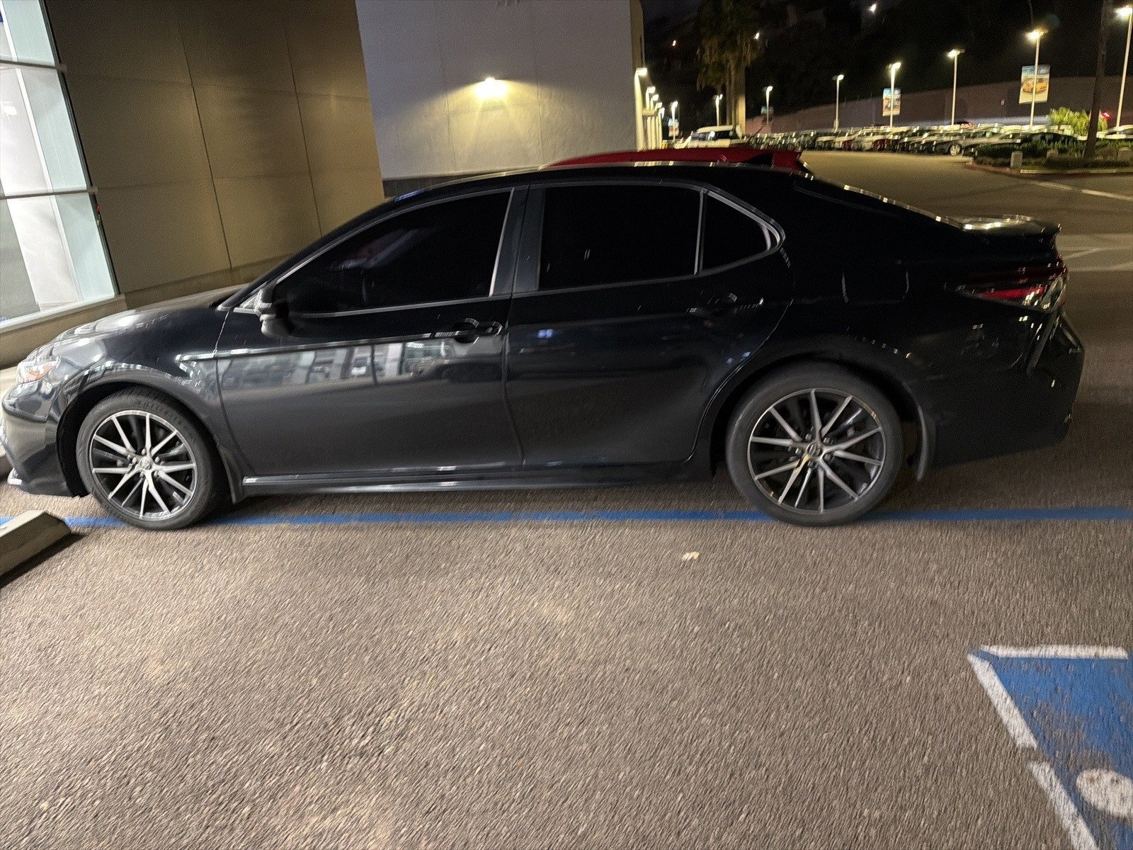 Used 2021 Toyota Camry SE image 10