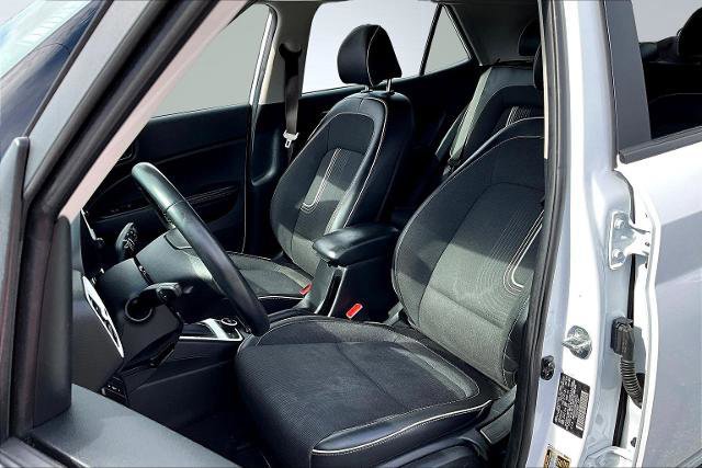 Used 2024 Hyundai Venue Limited image 27