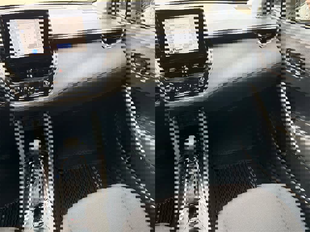 Used 2024 Toyota Corolla Cross LE image 20