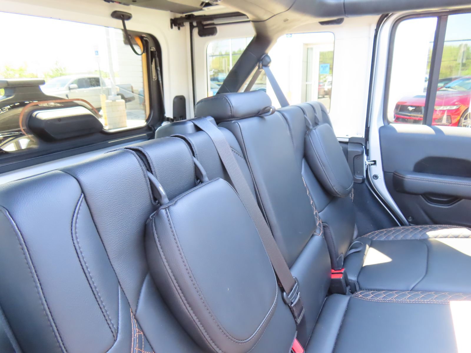 Used 2023 Jeep Wrangler Unlimited Sahara image 34