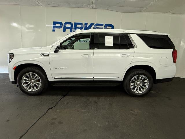 Used 2023 GMC Yukon SLT w/ SLT Luxury Package AWD/4WD image 3