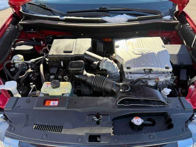Used 2018 Mitsubishi Outlander 4WD Plug-In Hybrid image 12