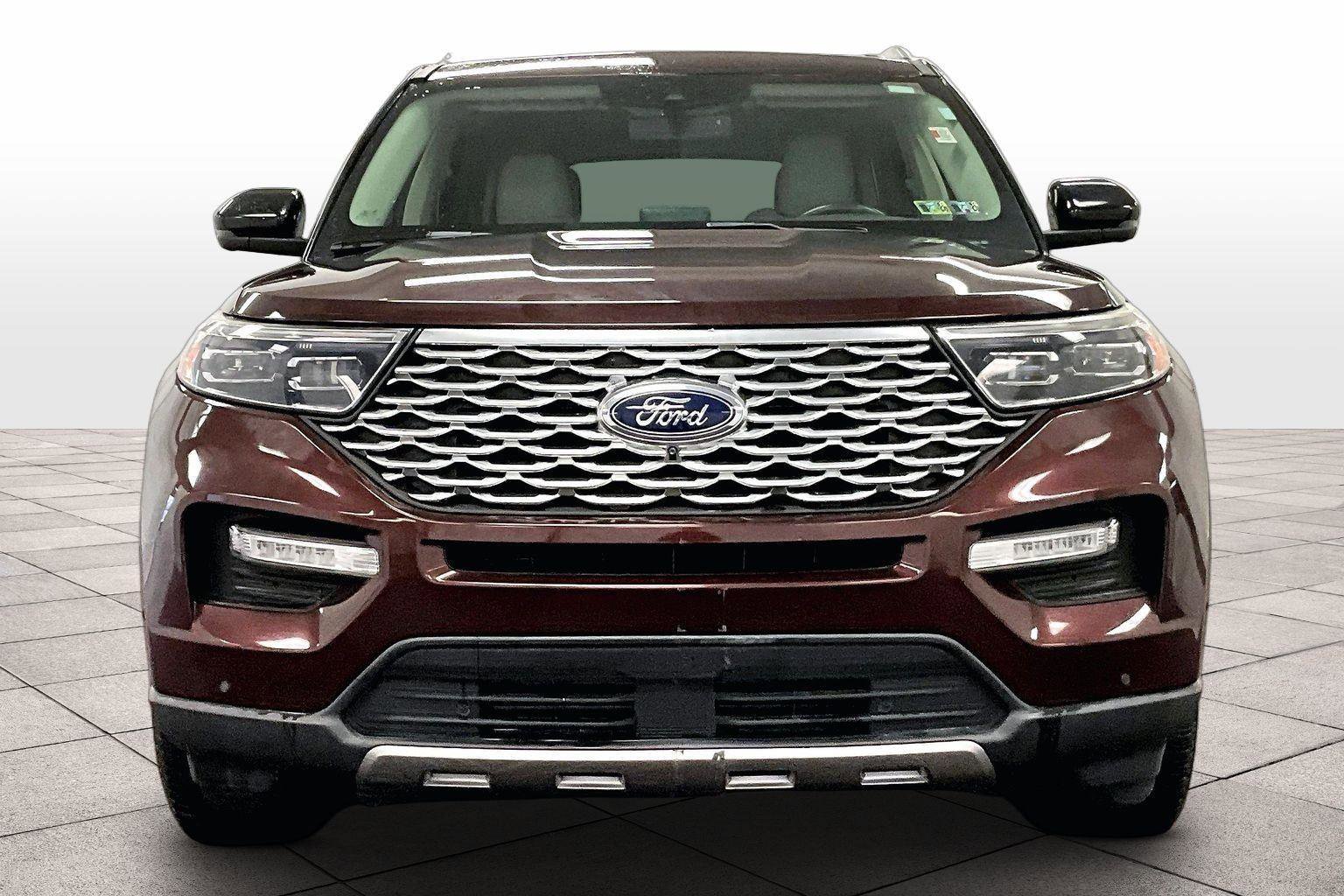 Certified 2020 Ford Explorer Platinum w/ Premium Technology Package image 3
