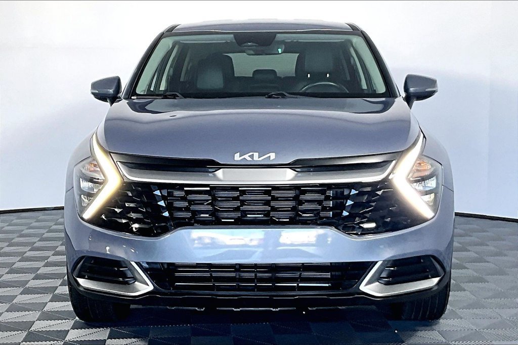Used 2023 Kia Sportage EX FWD image 3