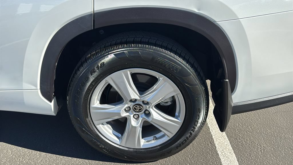 Used 2022 Toyota Highlander LE FWD image 8