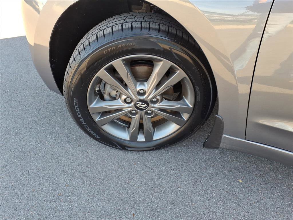 Used 2018 Hyundai Elantra SEL w/ Winter Weather Package image 9