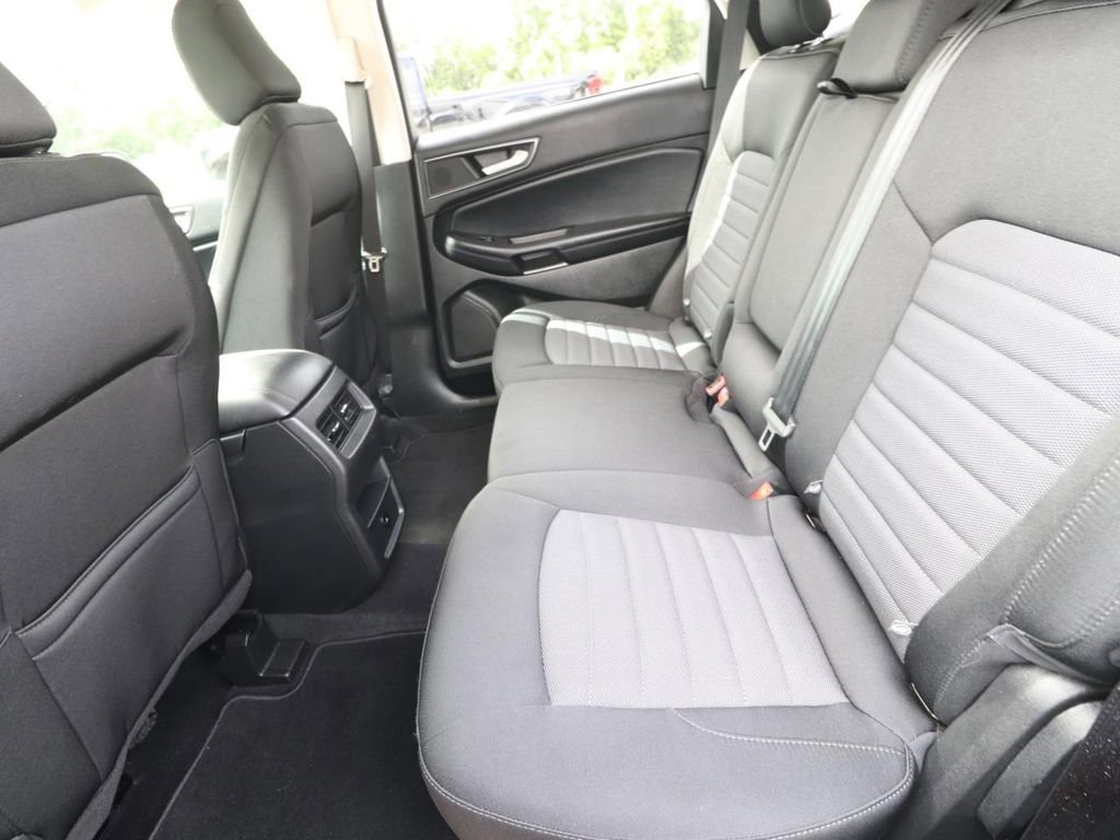 Certified 2023 Ford Edge SE w/ Black Appearance Package image 12