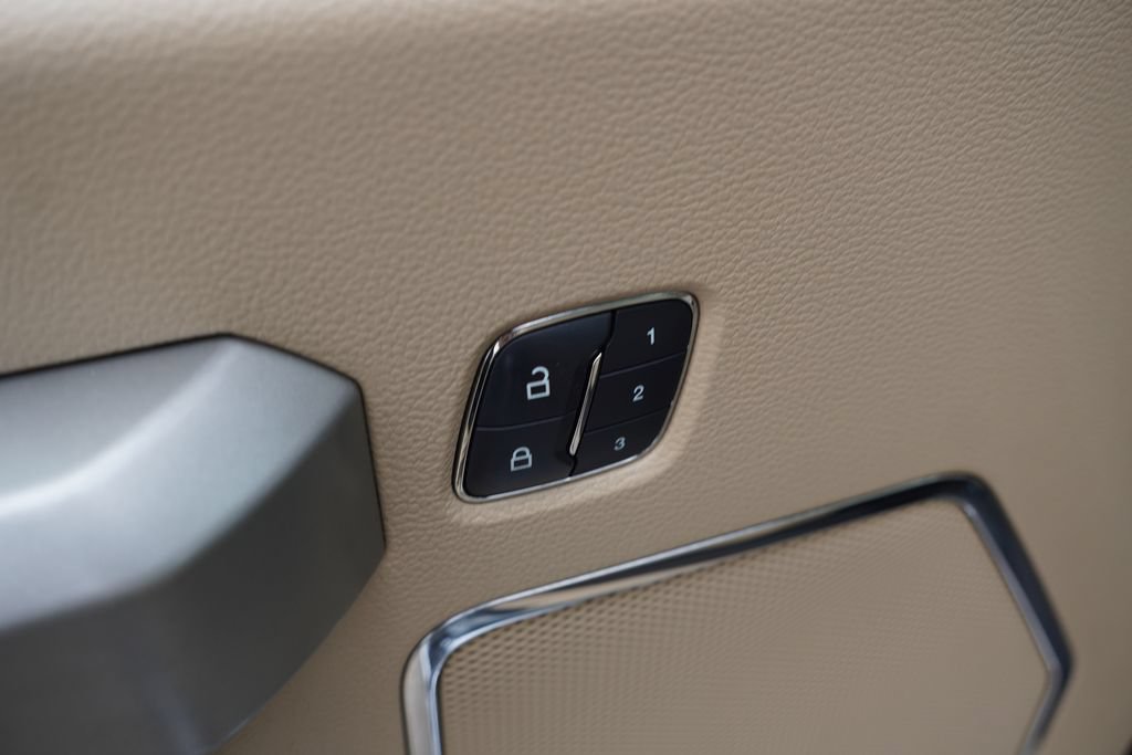 Certified 2018 Ford F150 Lariat w/ Equipment Group 502A Luxury AWD/4WD image 25