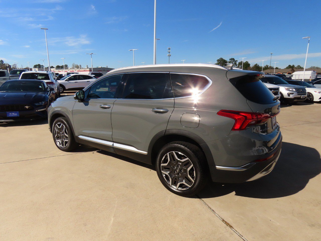 Used 2023 Hyundai Santa Fe Limited w/ Cargo Package image 3