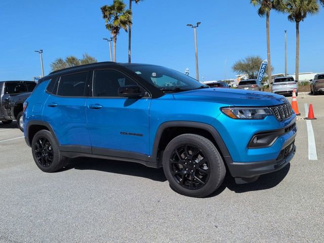 Used 2024 Jeep Compass Latitude w/ Altitude Special Edition image 2