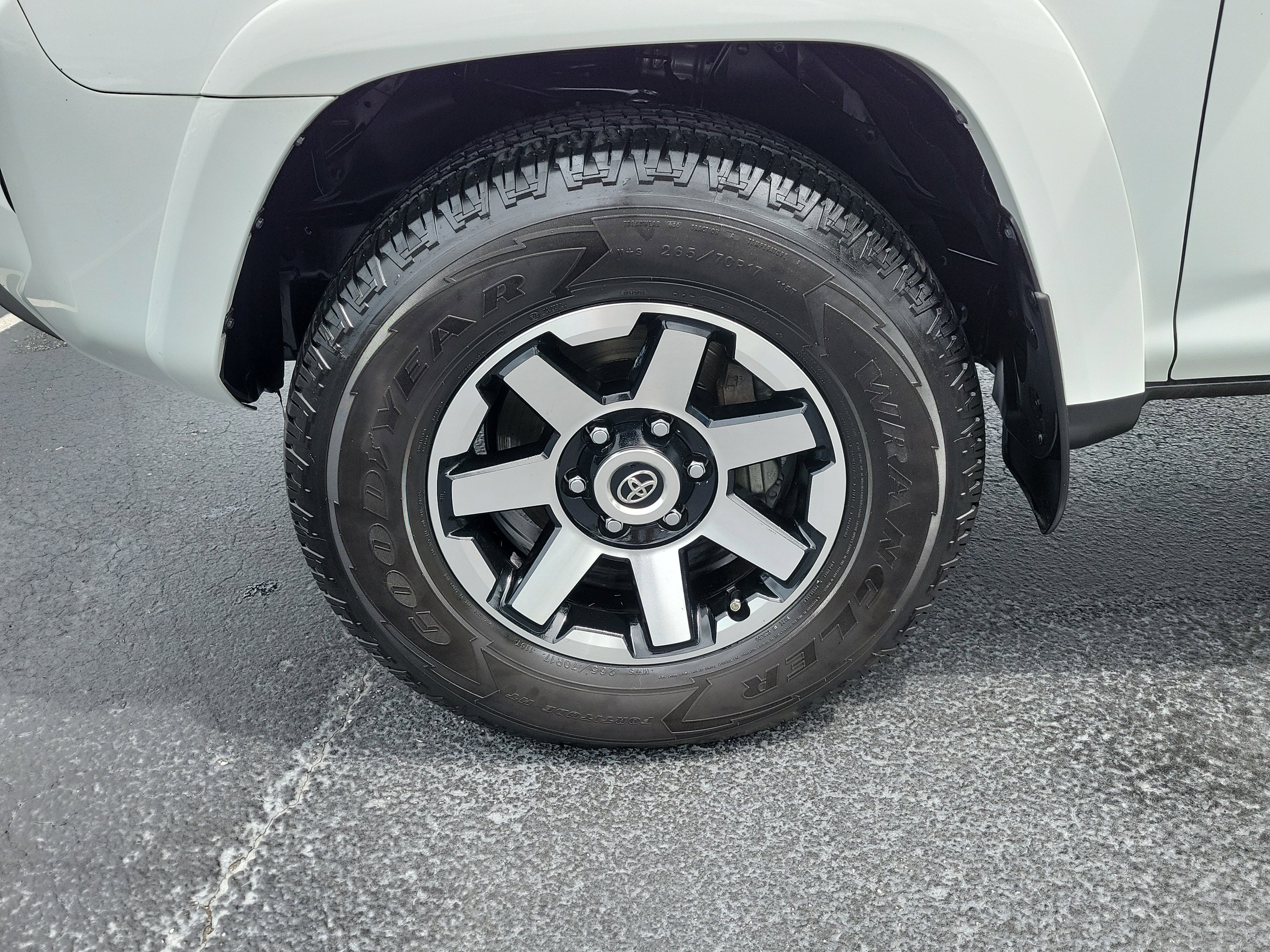 Used 2023 Toyota 4Runner TRD Off-Road Premium w/ Moonroof Package AWD/4WD image 5