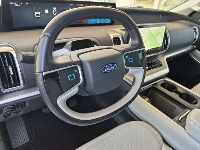 Certified 2025 Ford Expedition Platinum AWD/4WD image 17