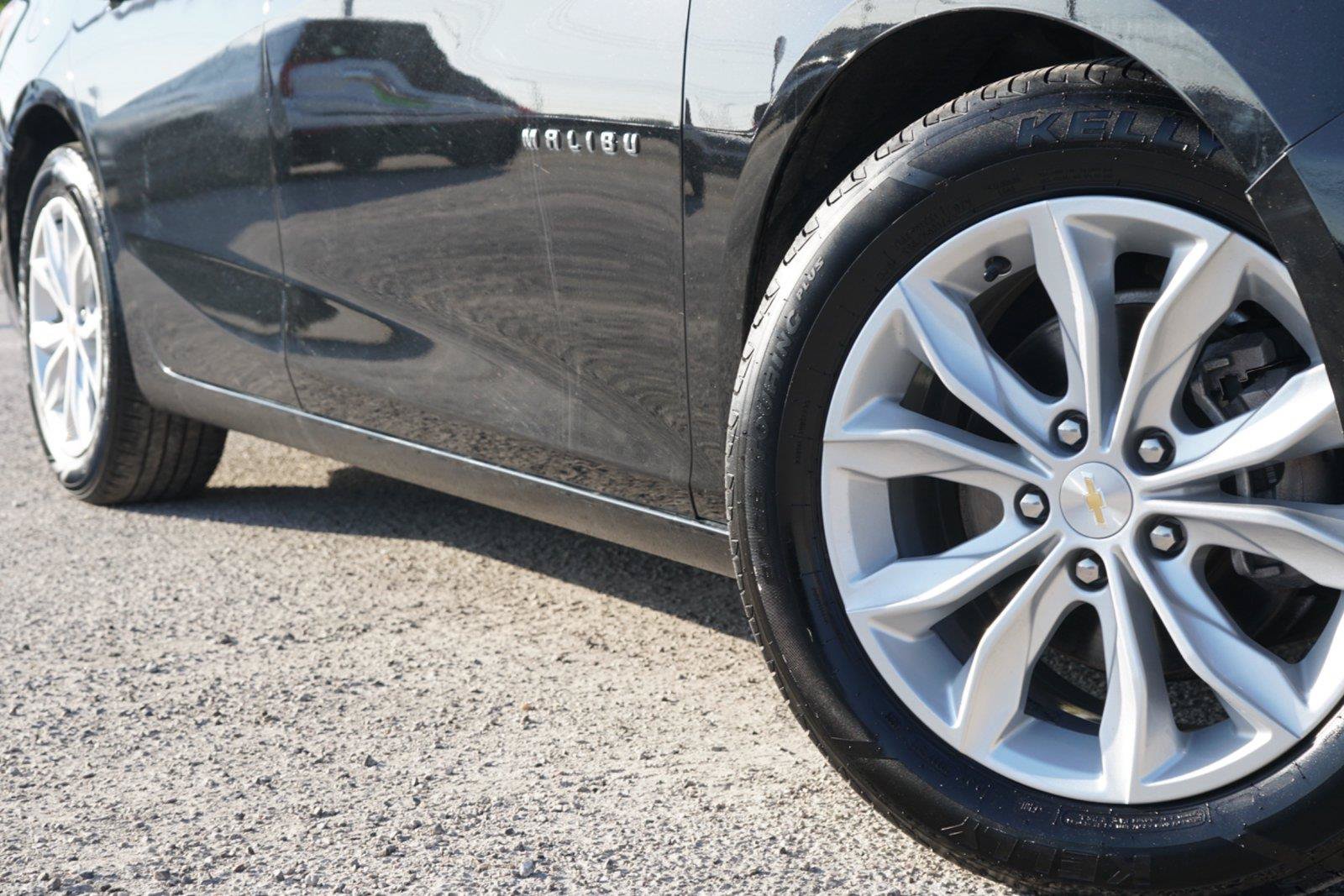 Used 2025 Chevrolet Malibu LT FWD image 2
